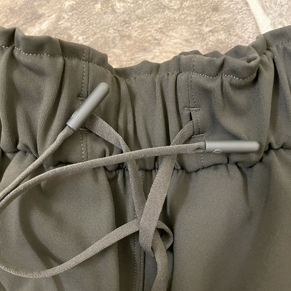 Lululemon keep moving 7/8 pant - Picture 2 of 7